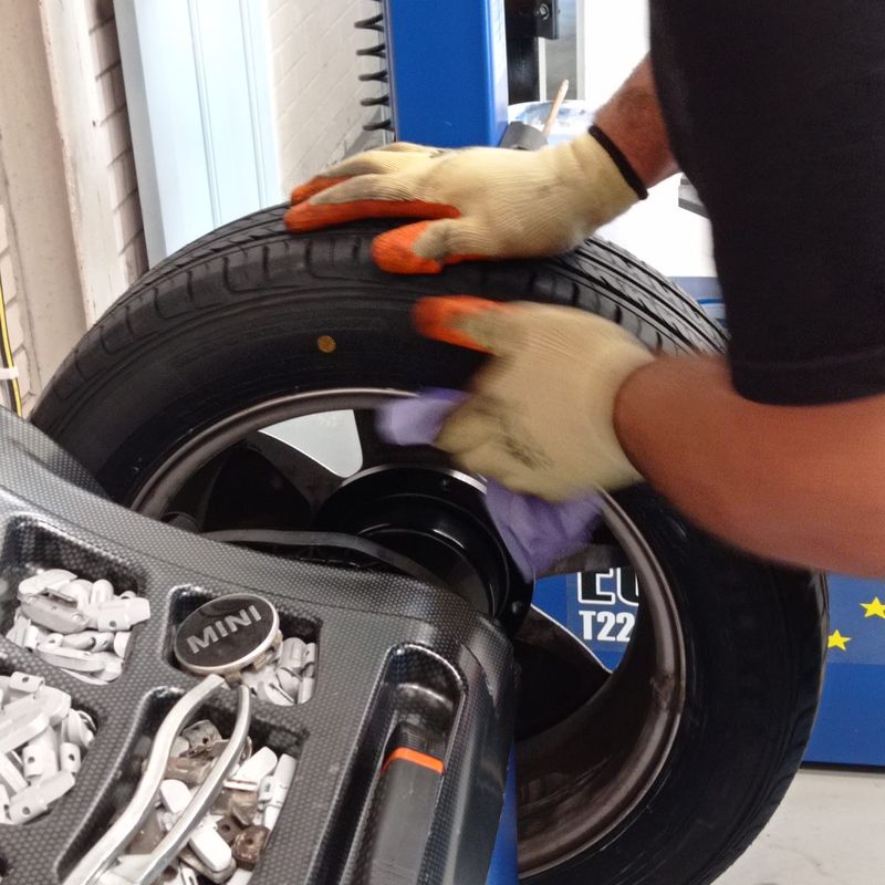 Workshop image mb-tyre-alignment